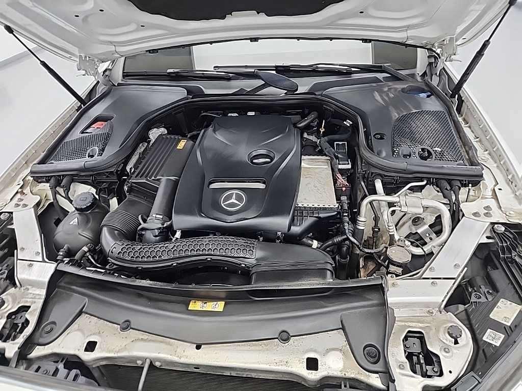 Mercedes Benz E class - Vista 5