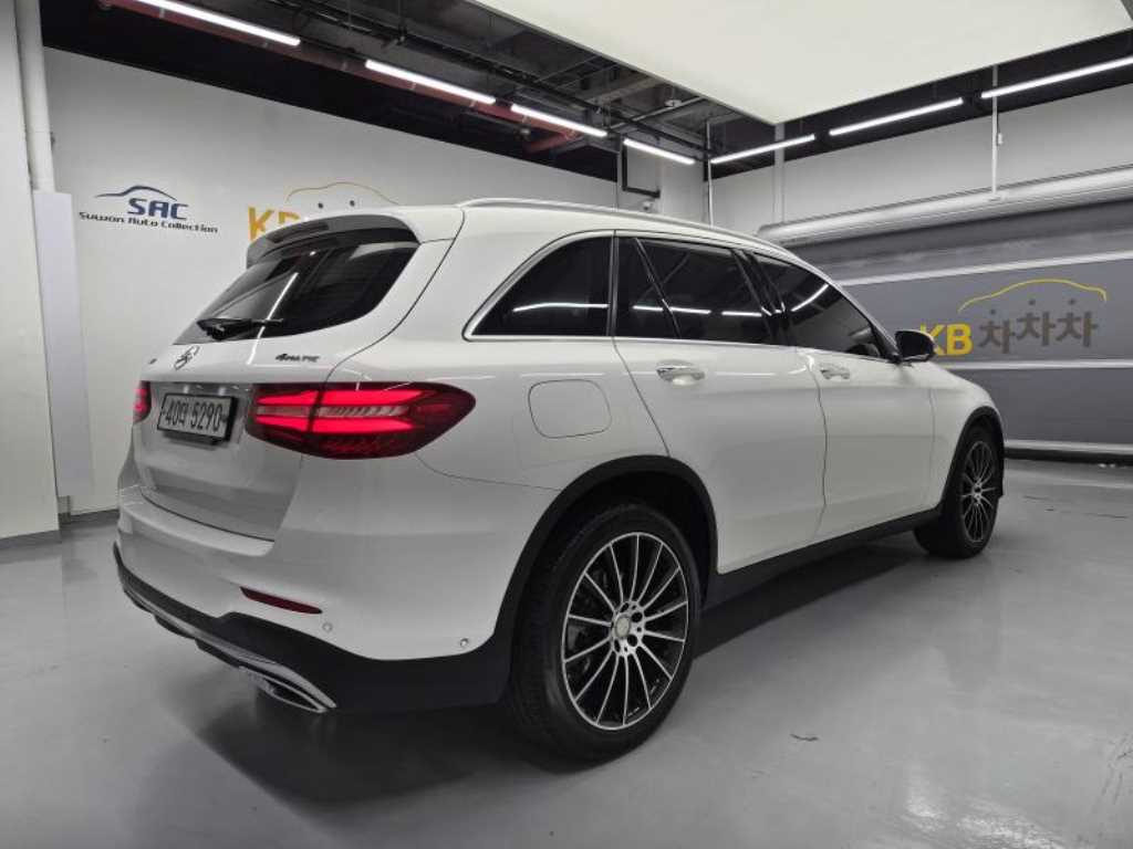 Mercedes Benz GLC Class - Vista 4