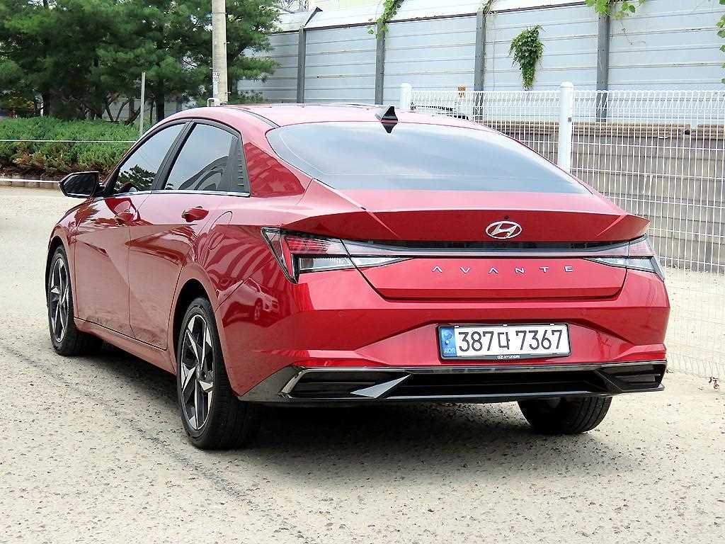 HYUNDAI Avante - Vista 3