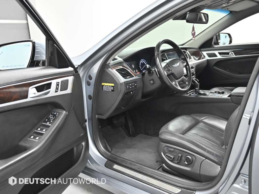 HYUNDAI Genesis - Vista 11