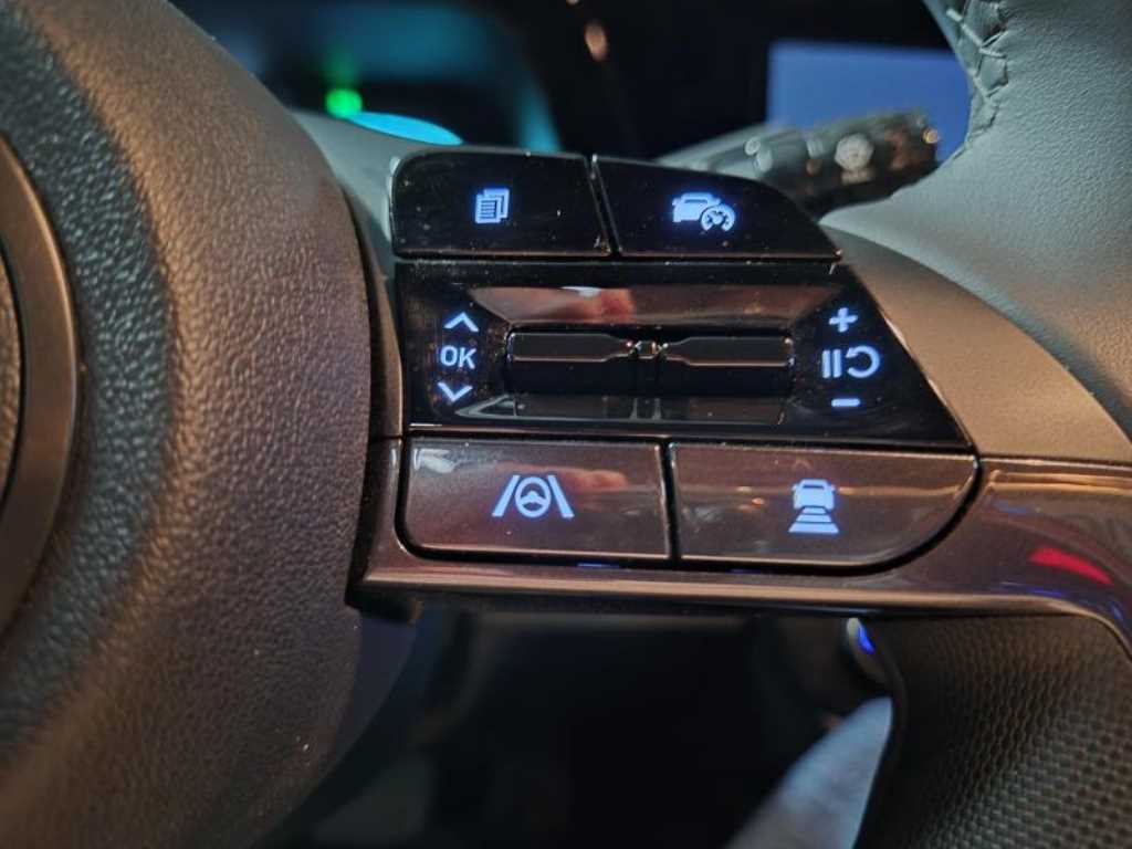 HYUNDAI Avante - Vista 9
