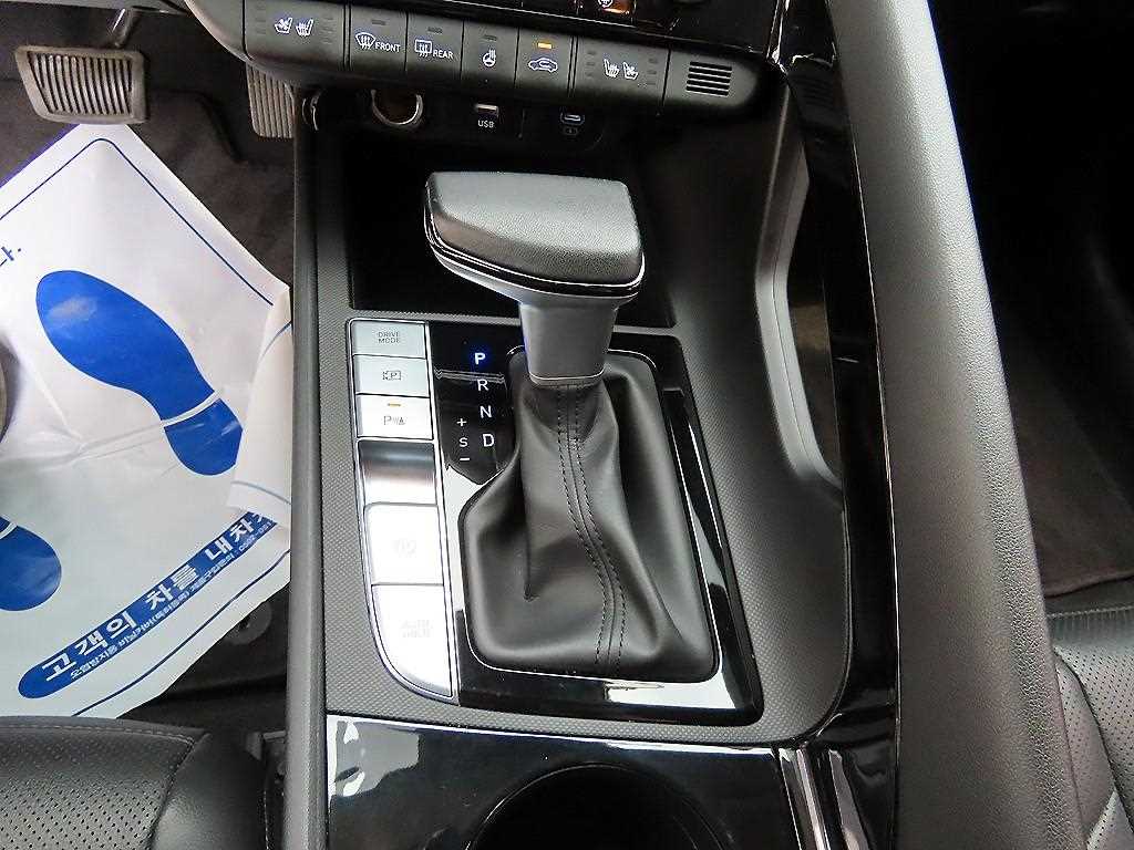 HYUNDAI Avante - Vista 10