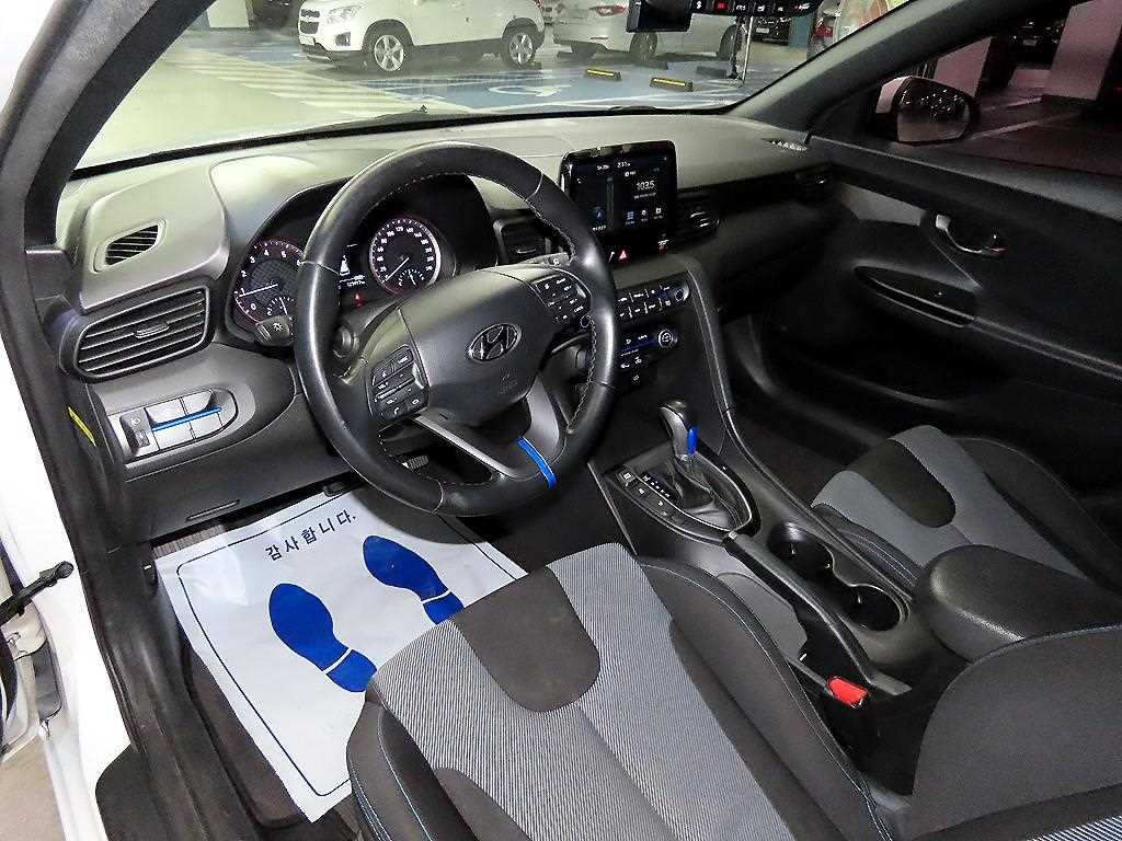 HYUNDAI Veloster - Vista 10