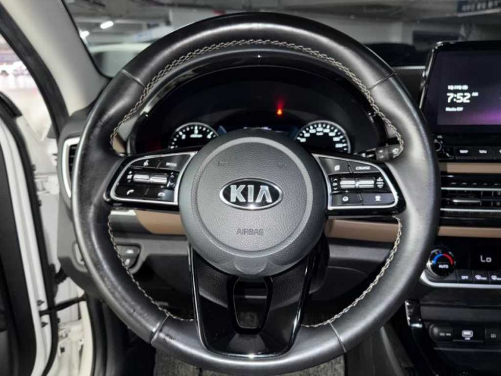 KIA Seltos - Vista 8