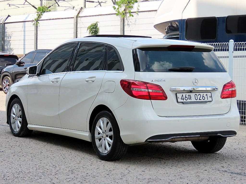 Mercedes Benz B Class (MY B) - Vista 3