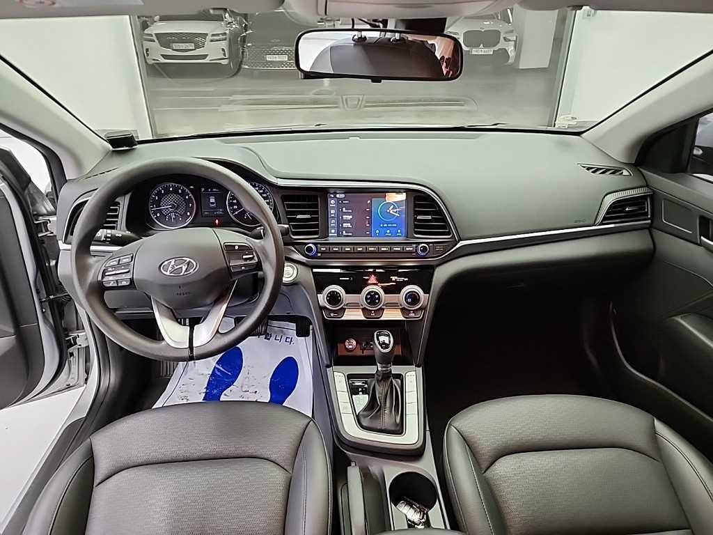 HYUNDAI Avante - Vista 7