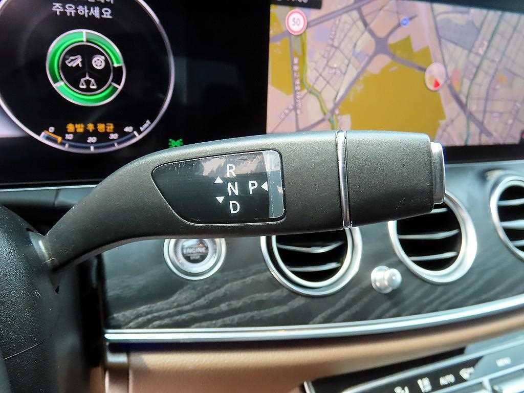 Mercedes Benz E class - Vista 11