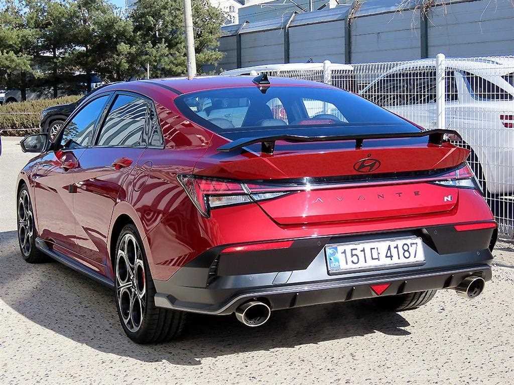 HYUNDAI Avante - Vista 3