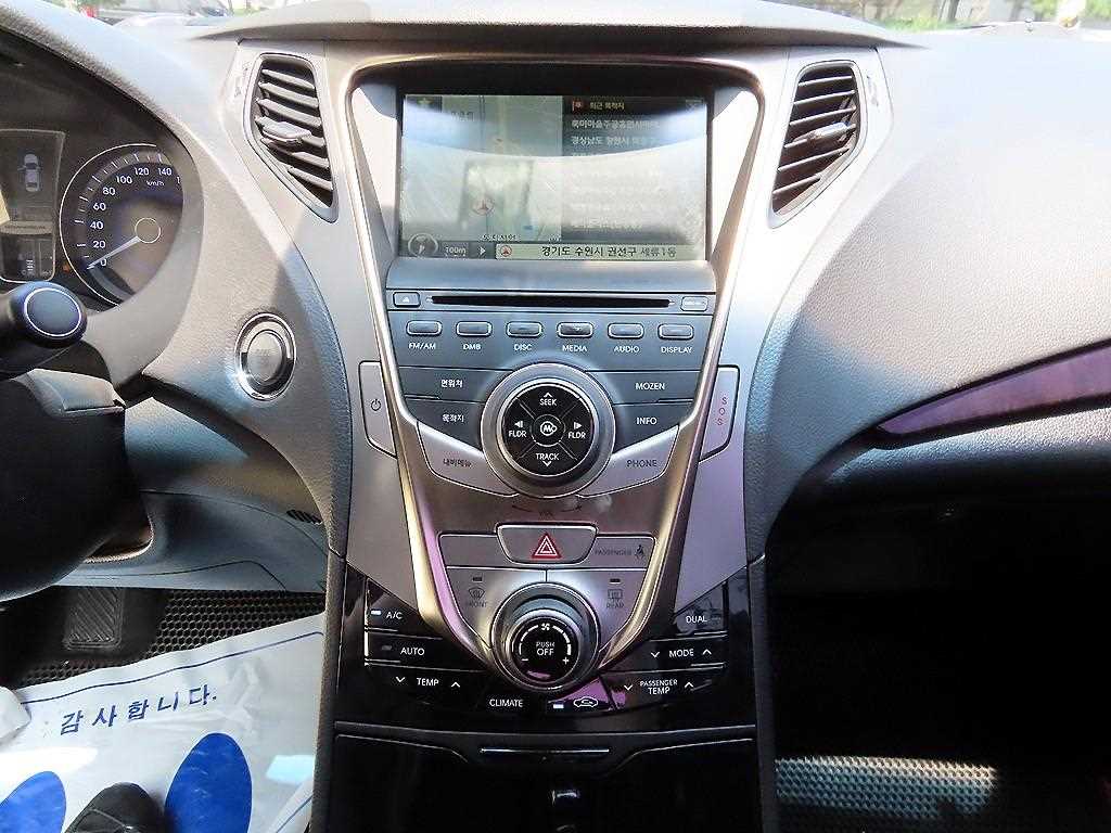 HYUNDAI Grandeur - Vista 12