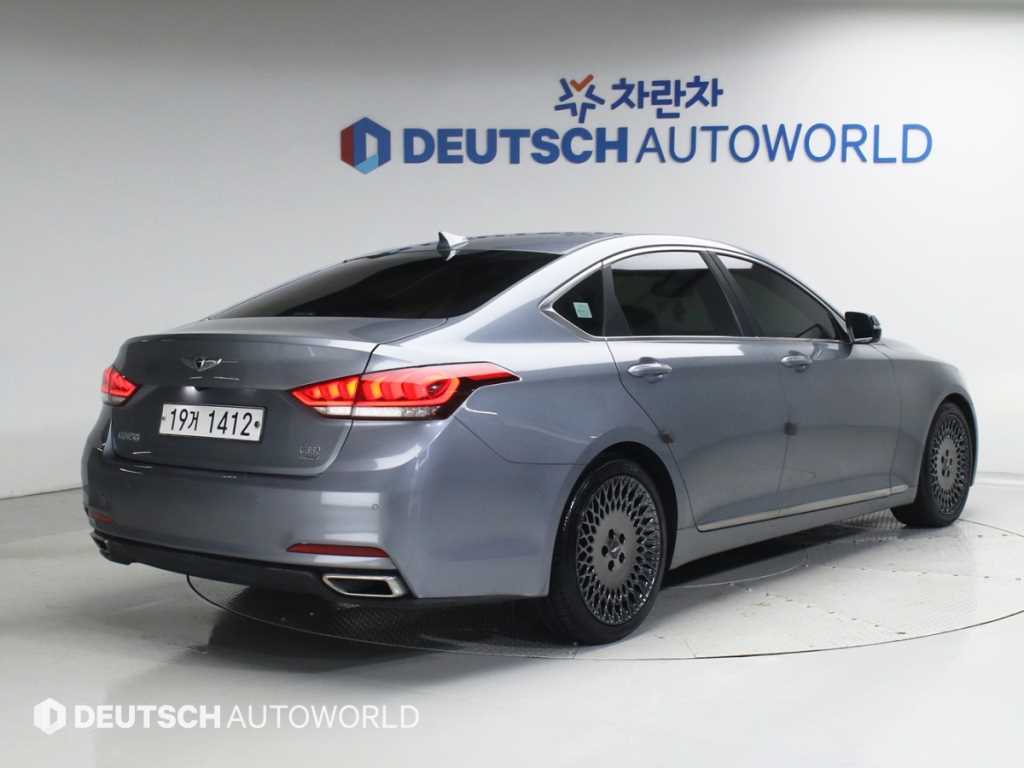 HYUNDAI Genesis - Vista 2