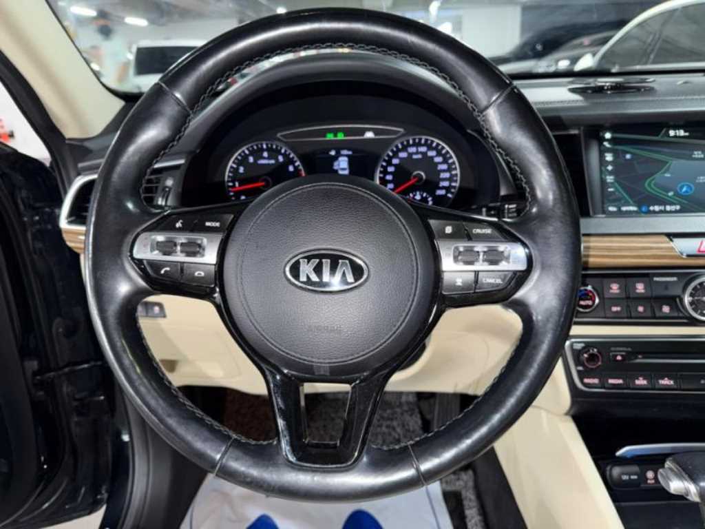KIA K7 - Vista 8