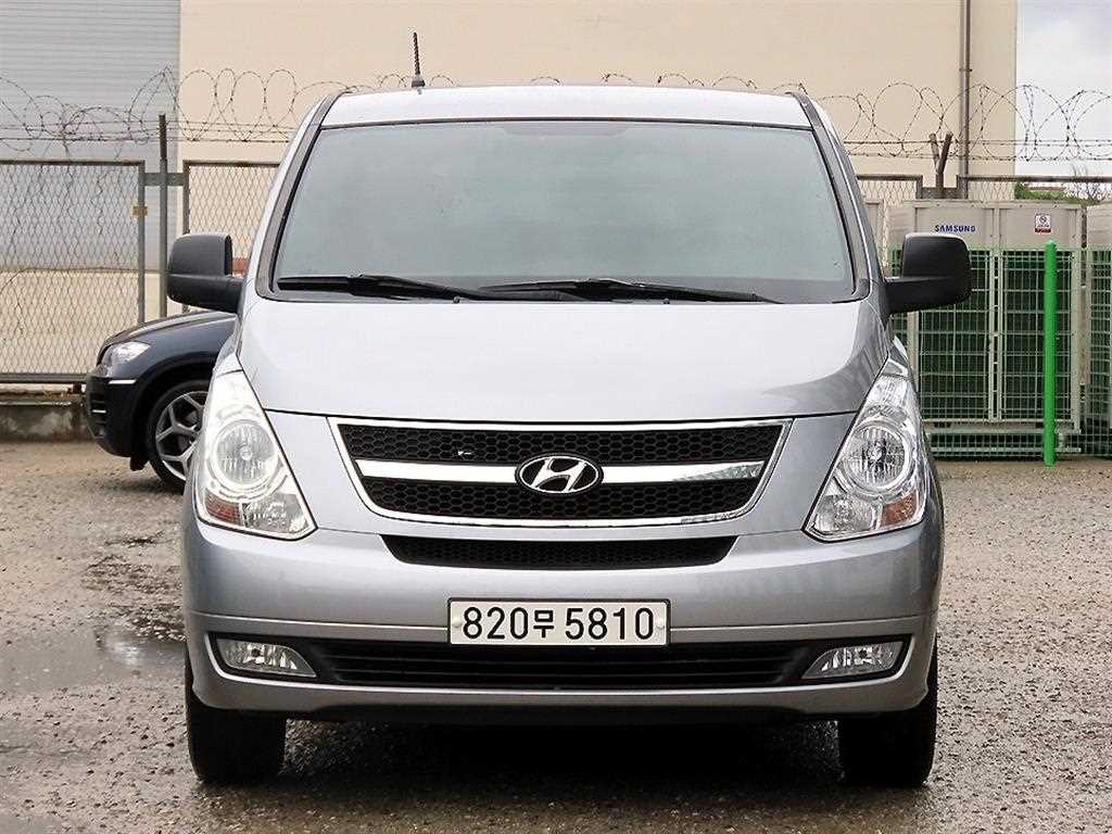 HYUNDAI Starex - Vista 2