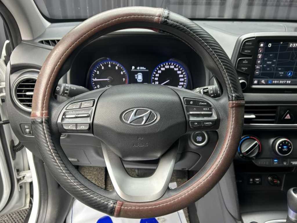 HYUNDAI Kona - Vista 8