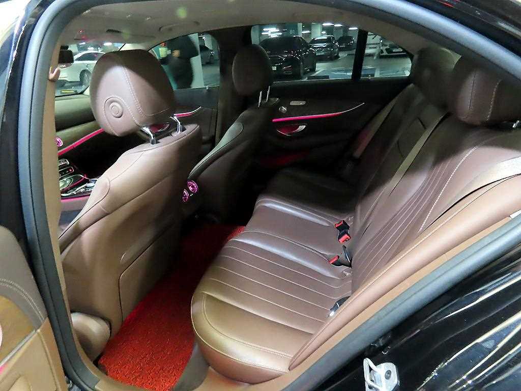 Mercedes Benz E class - Vista 7