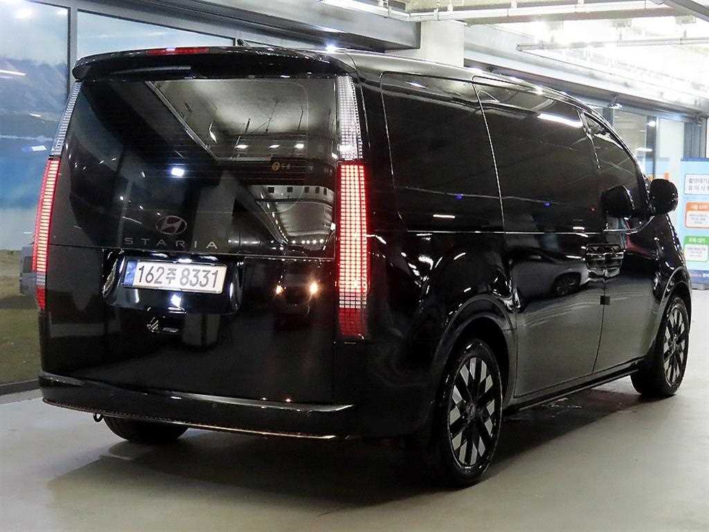 HYUNDAI Staria - Vista 4
