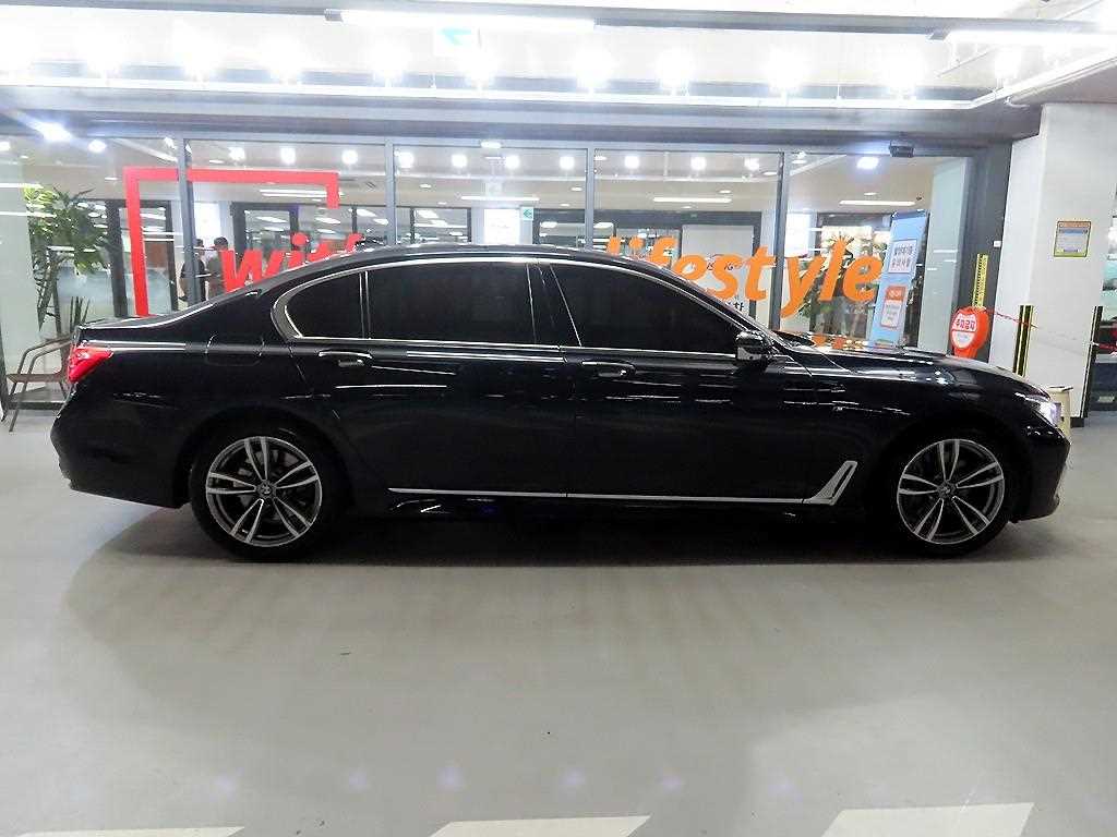 BMW 7 Series - Vista 3