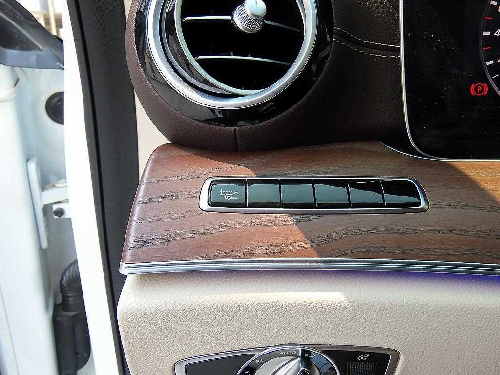 Mercedes Benz E class - Vista 12