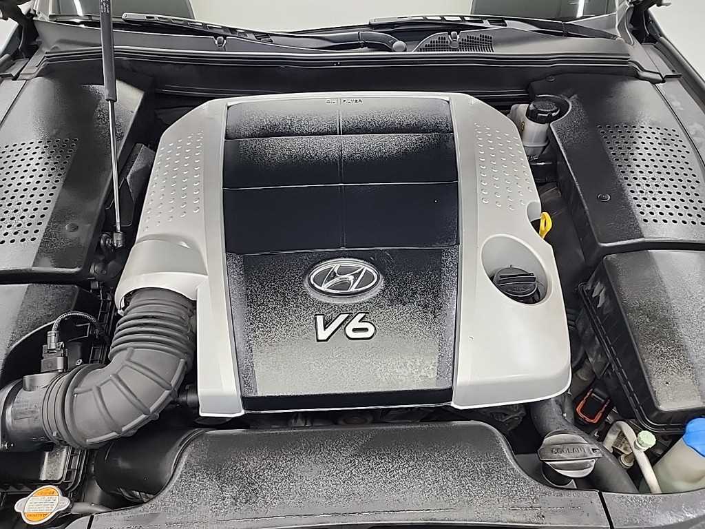 HYUNDAI Genesis - Vista 5