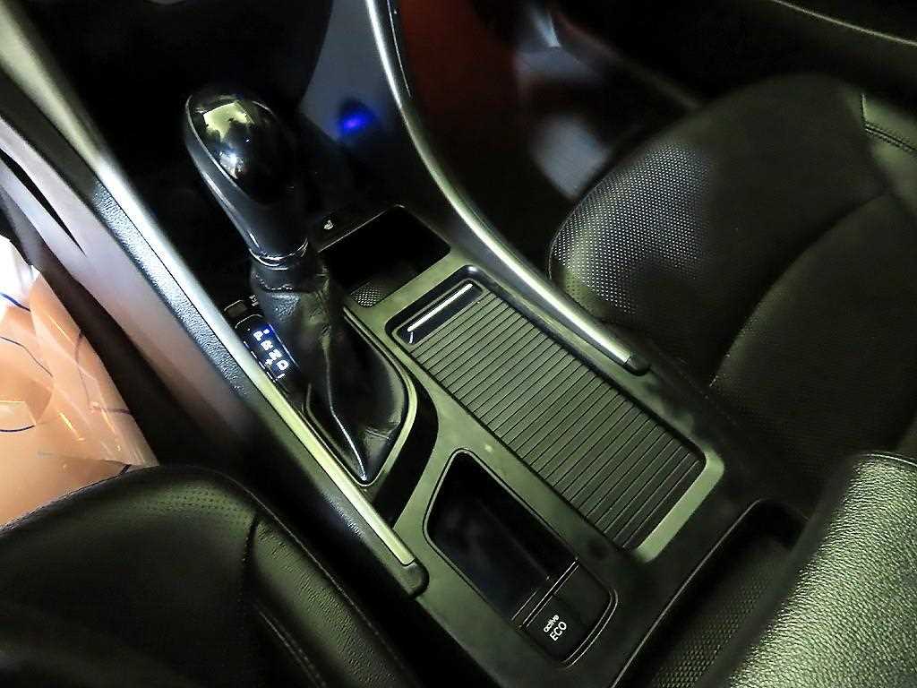 HYUNDAI Sonata - Vista 12