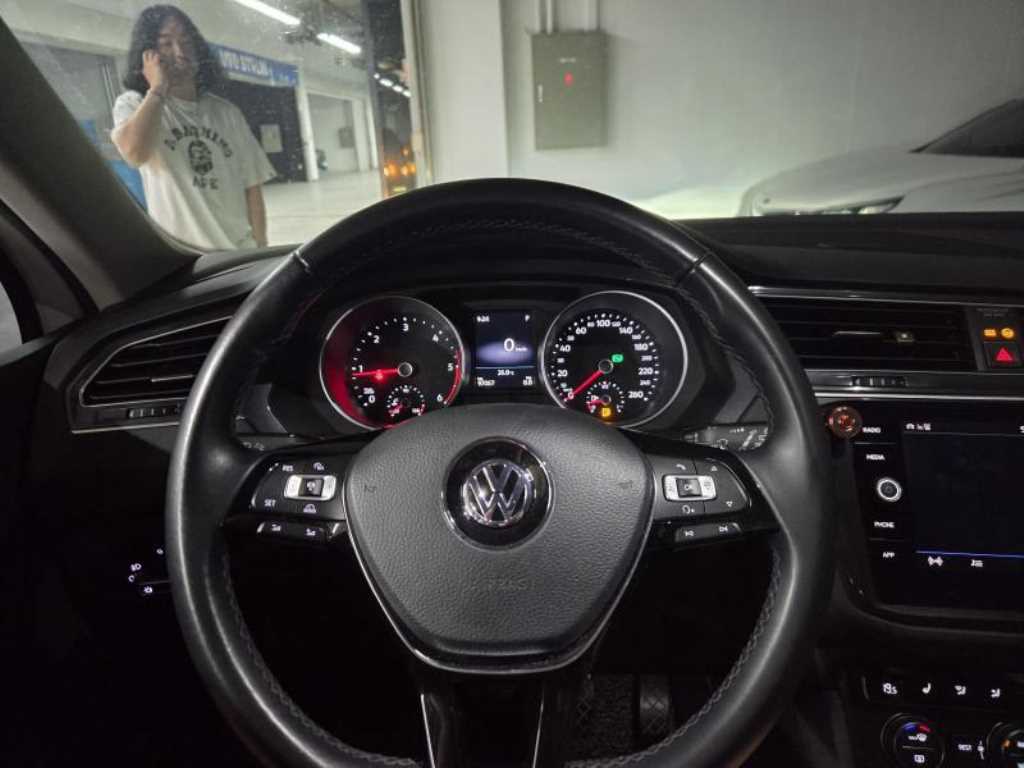 Volkswagen Tiguan - Vista 5