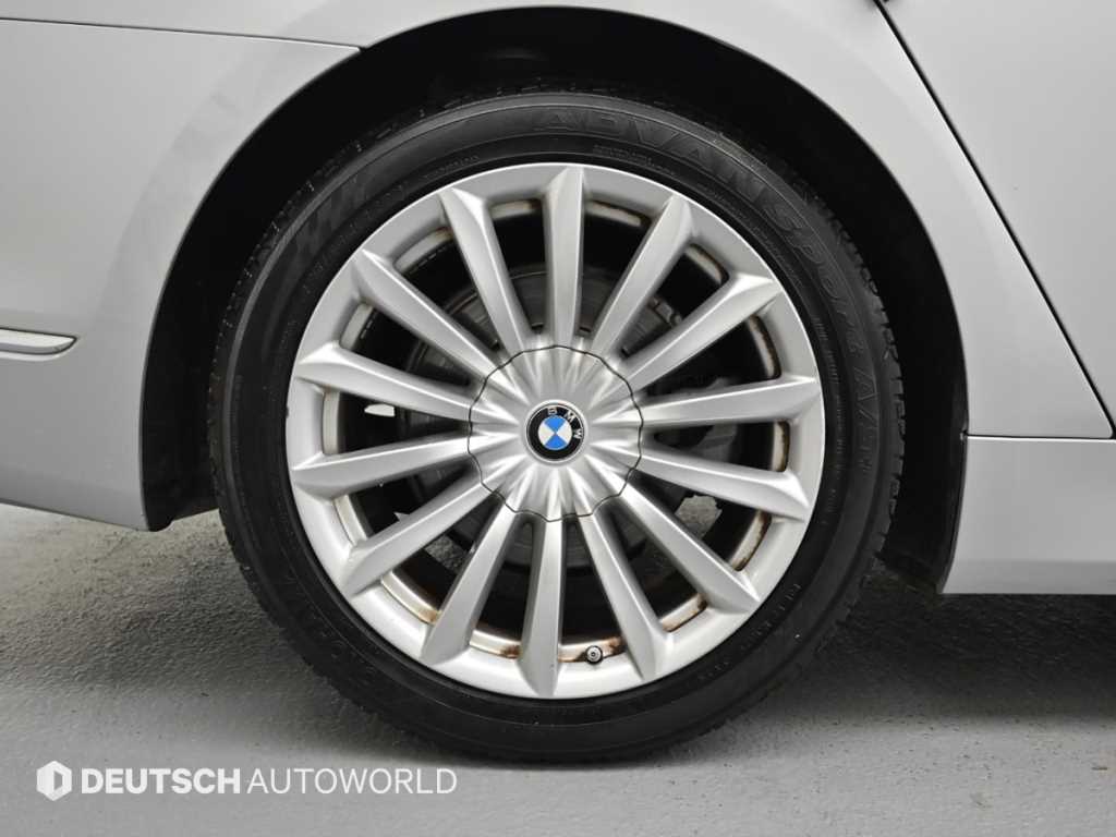 BMW 7 Series - Vista 5