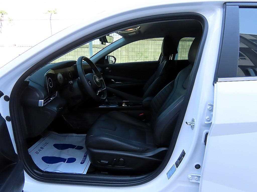HYUNDAI Avante - Vista 5
