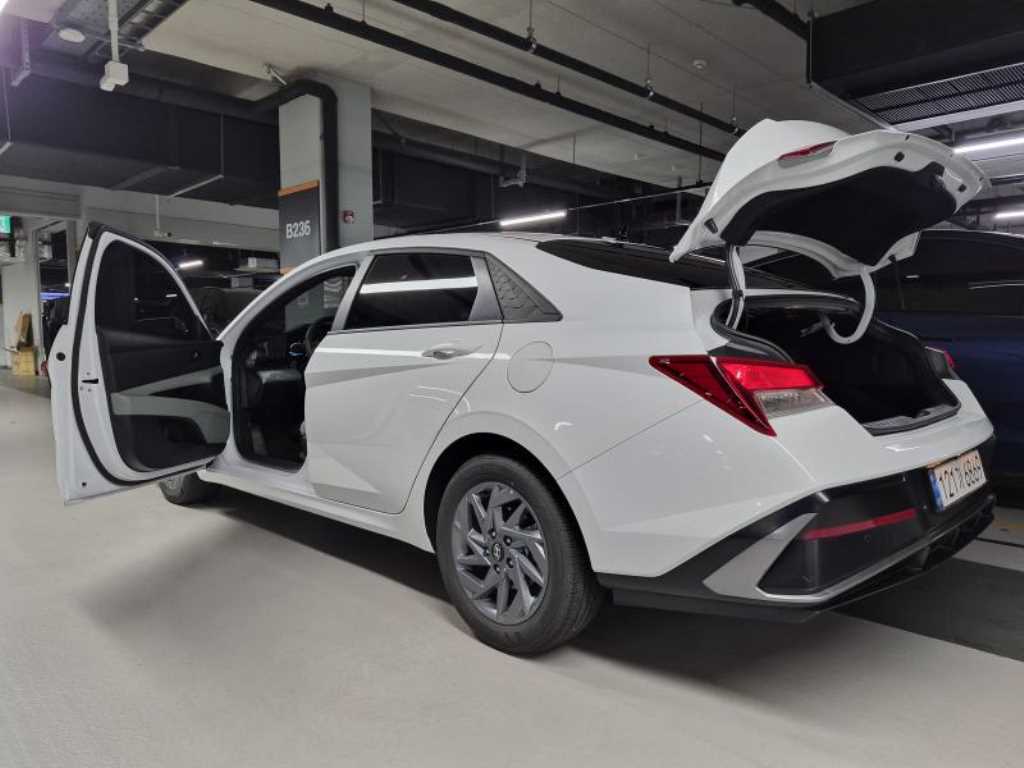 HYUNDAI Avante - Vista 4