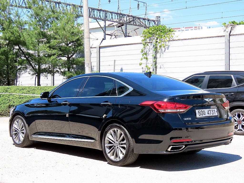 HYUNDAI Genesis - Vista 3