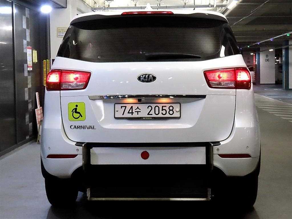 KIA Carnival - Vista 5