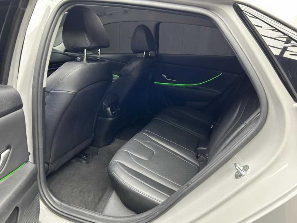 HYUNDAI Avante - Vista 5