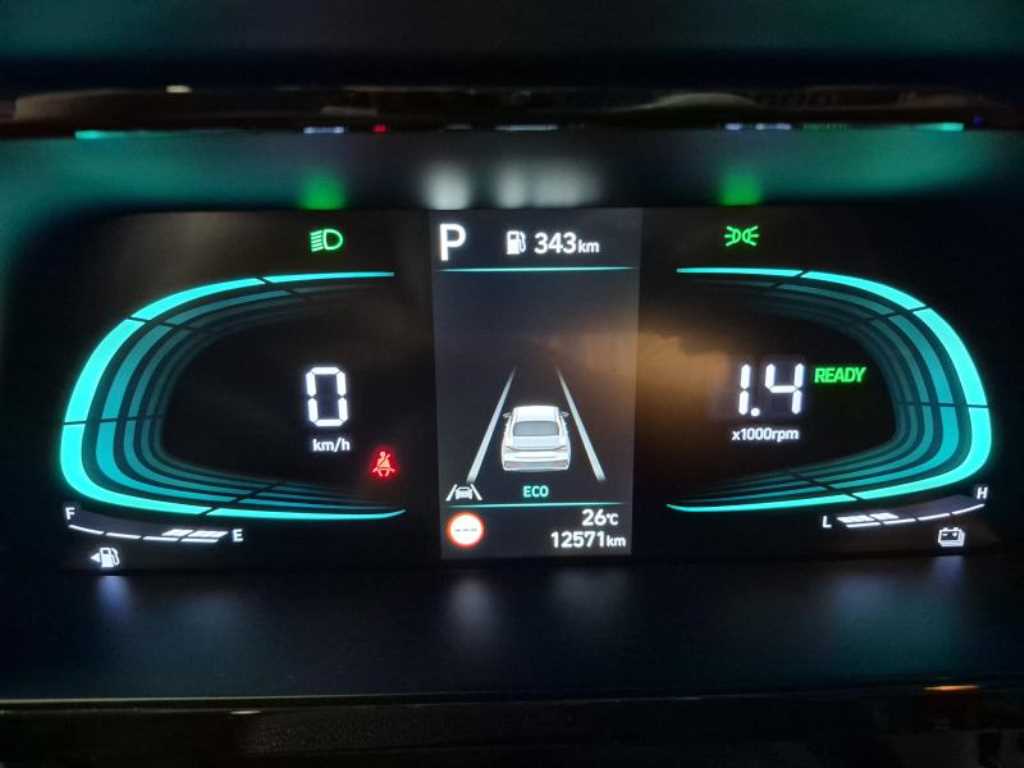 HYUNDAI Avante - Vista 10