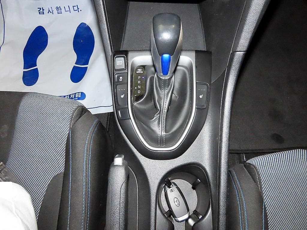 HYUNDAI Veloster - Vista 12