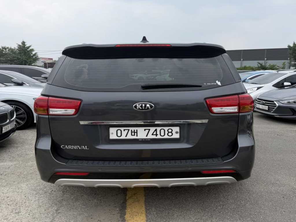 KIA Carnival - Vista 4