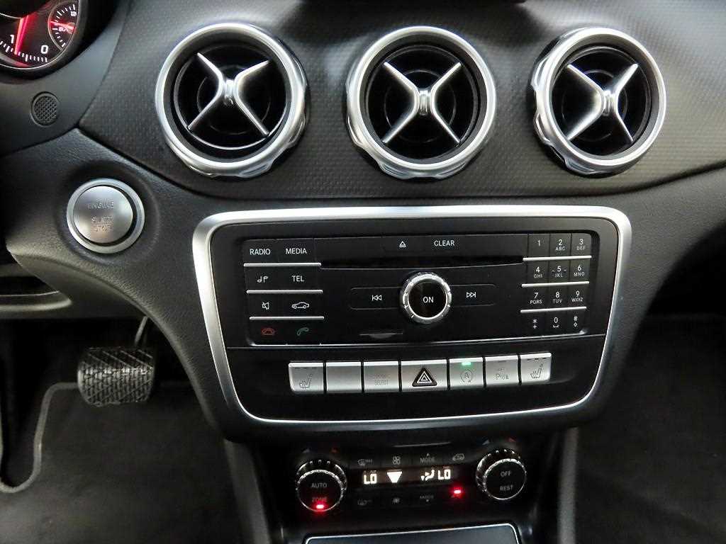 Mercedes Benz GLA Class - Vista 9
