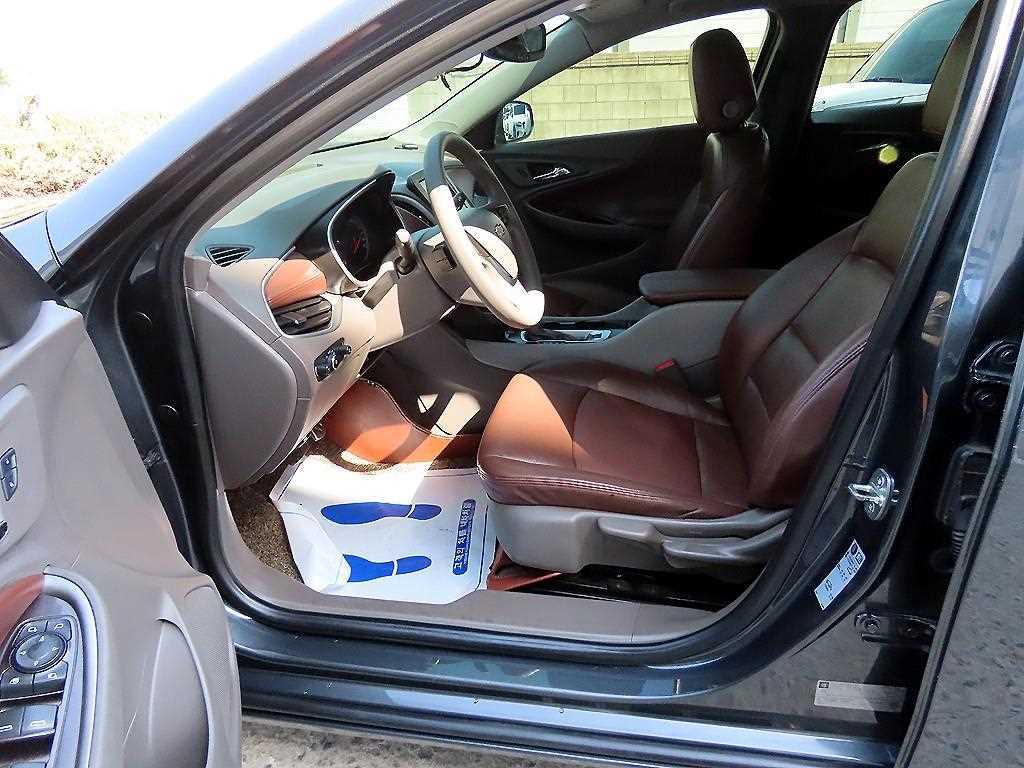 Chevrolet Malibu - Vista 5