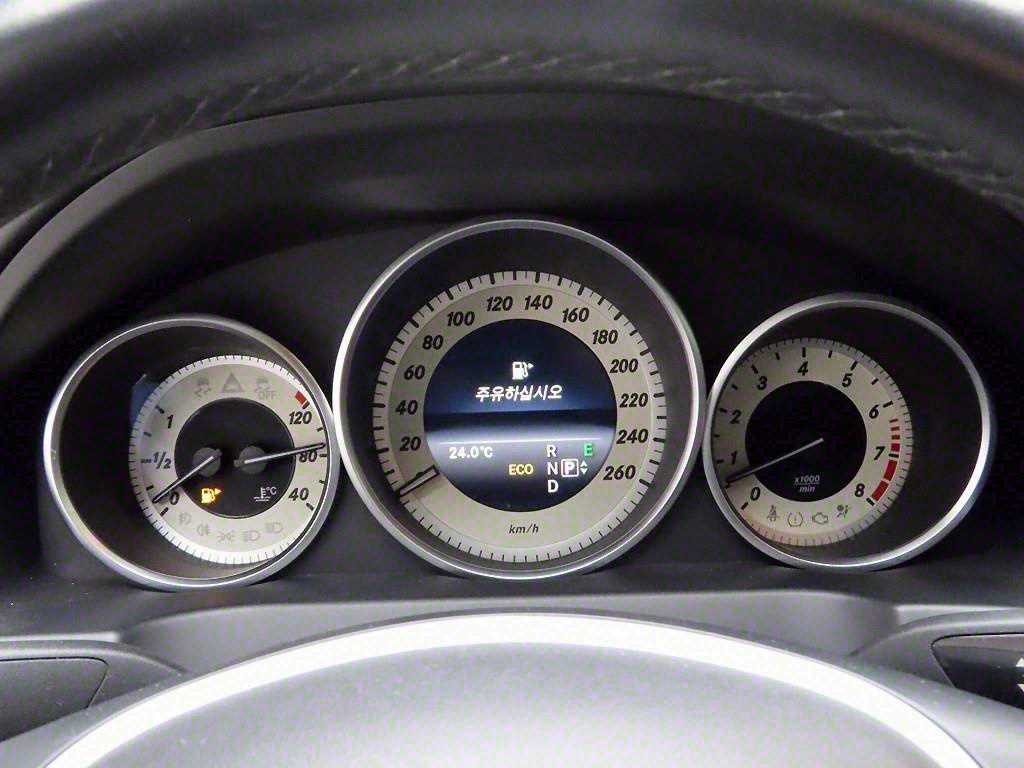 Mercedes Benz E class - Vista 6
