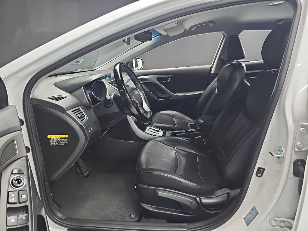 HYUNDAI Avante - Vista 11
