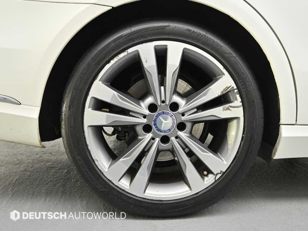 Mercedes Benz E class - Vista 5
