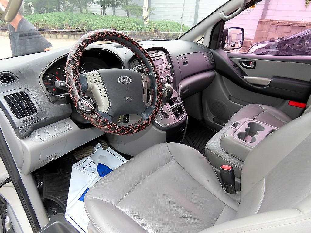 HYUNDAI Starex - Vista 7