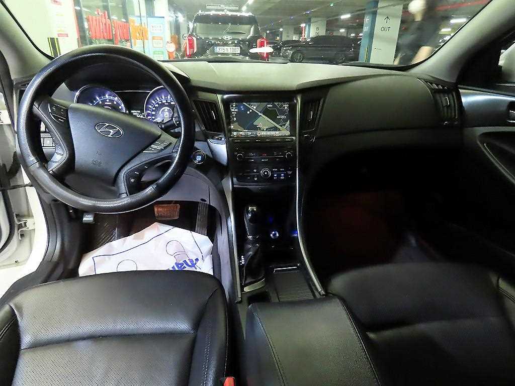 HYUNDAI Sonata - Vista 10