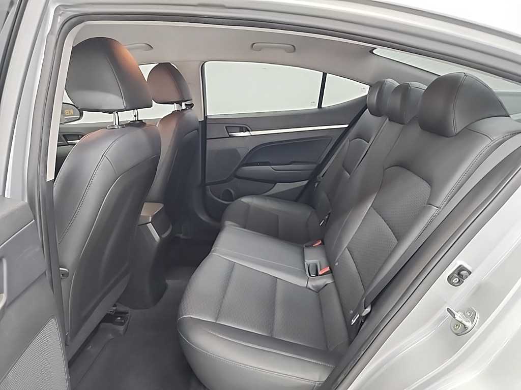 HYUNDAI Avante - Vista 12