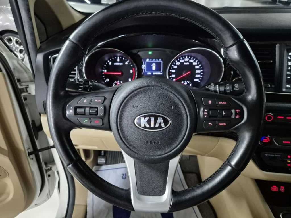 KIA Carnival - Vista 10