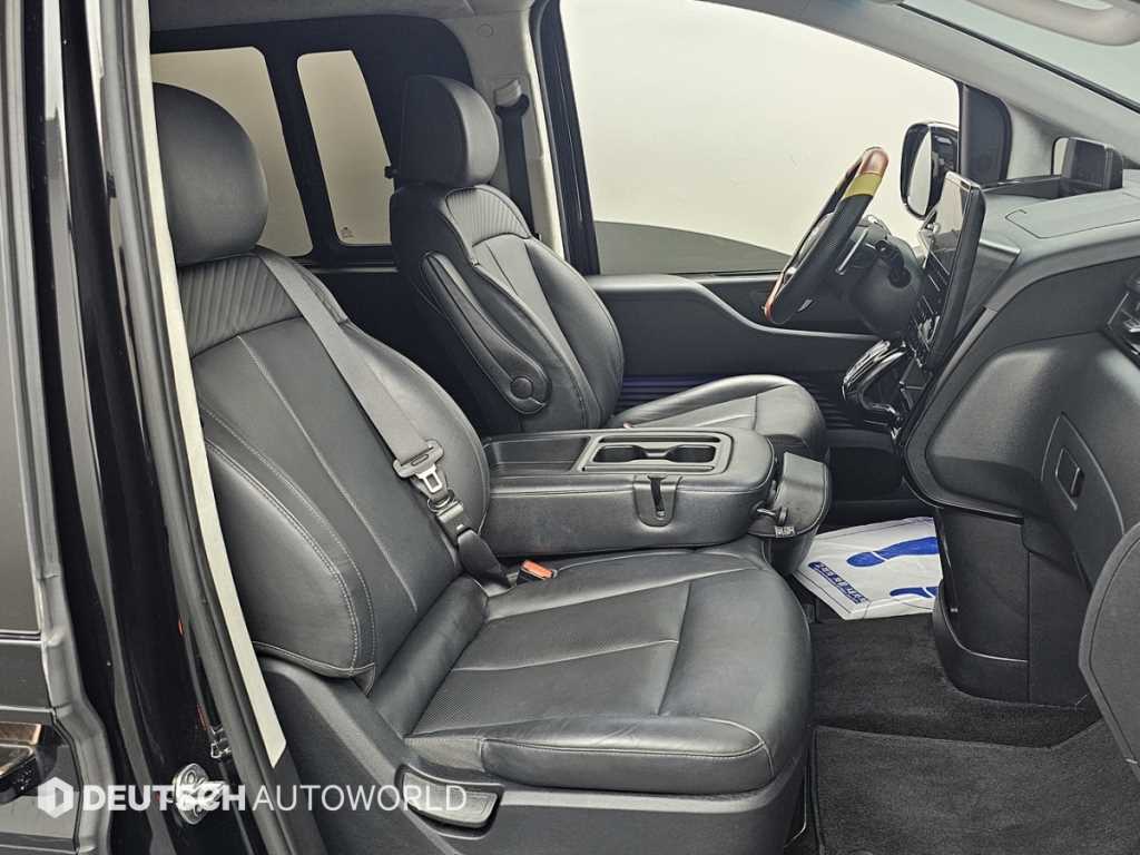 HYUNDAI Staria - Vista 10