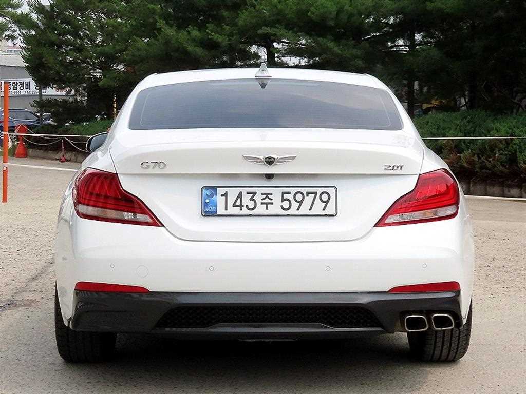 Genesis G70 - Vista 4