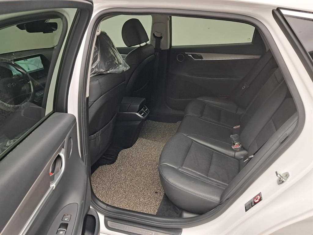 HYUNDAI Grandeur - Vista 12