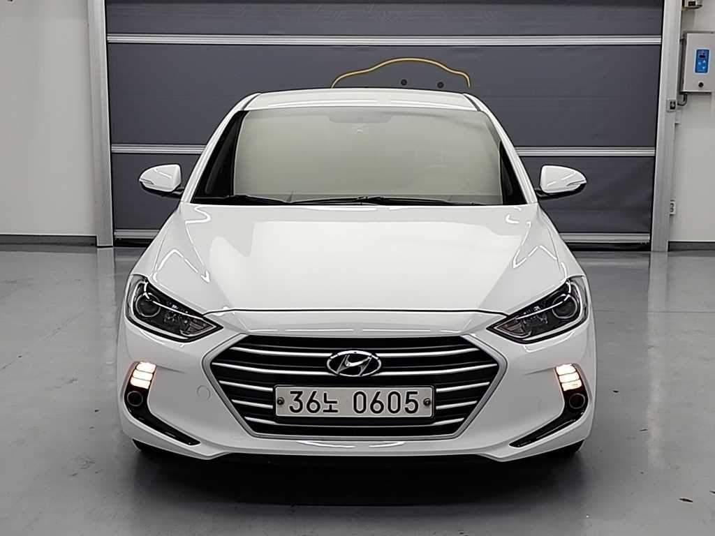HYUNDAI Avante - Vista 2
