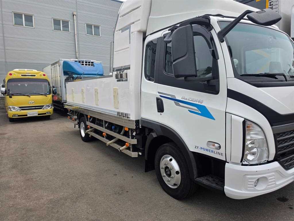 medium and large cargo Live Fish Car - Vista 3