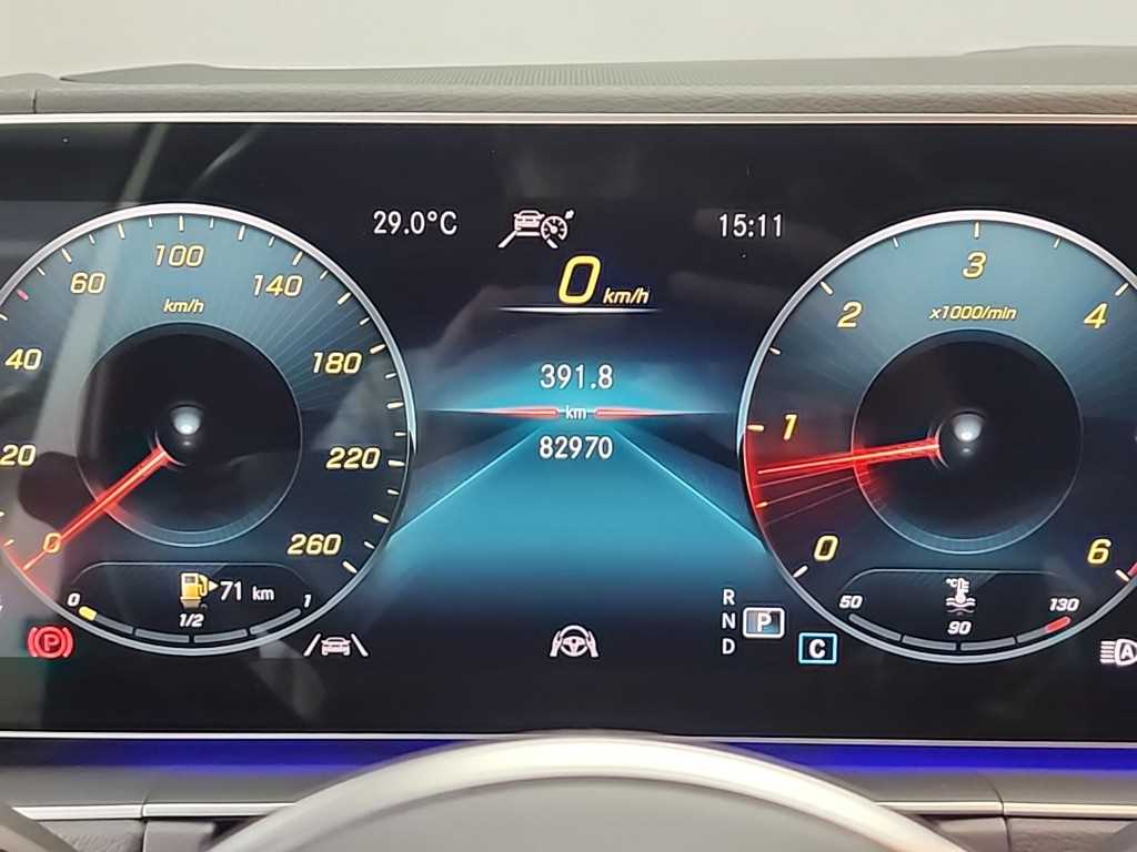 Mercedes Benz GLE Class - Vista 6