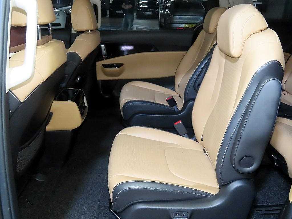 KIA Carnival - Vista 7