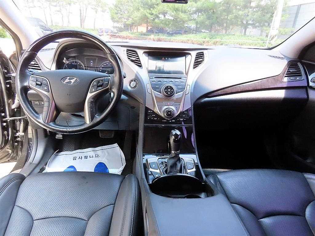 HYUNDAI Grandeur - Vista 7